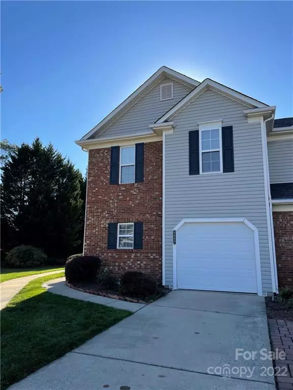8840 Treyburn DR, Charlotte, NC 28216
