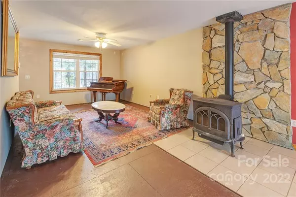 Fairview, NC 28730,10 Bear TRL