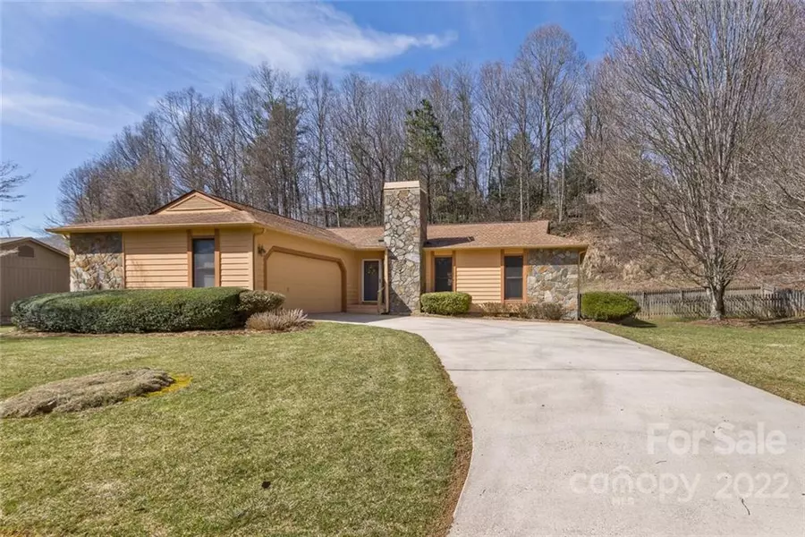 20 Pine Ridge TRL, Arden, NC 28704