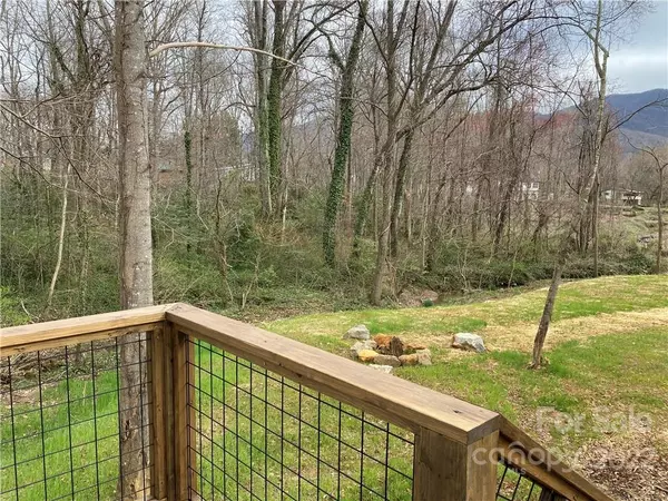 Swannanoa, NC 28778,210 Hawthorne AVE