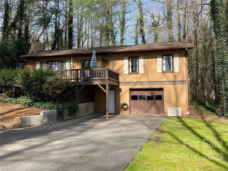 1 Poplar Wood LN, Etowah, NC 28729