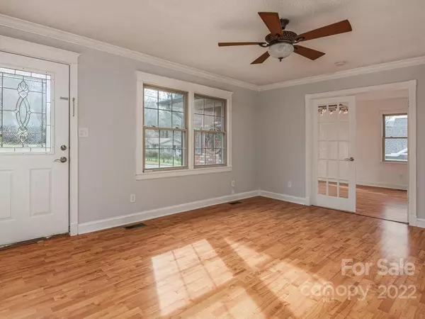 Swannanoa, NC 28778,31 Sunset DR