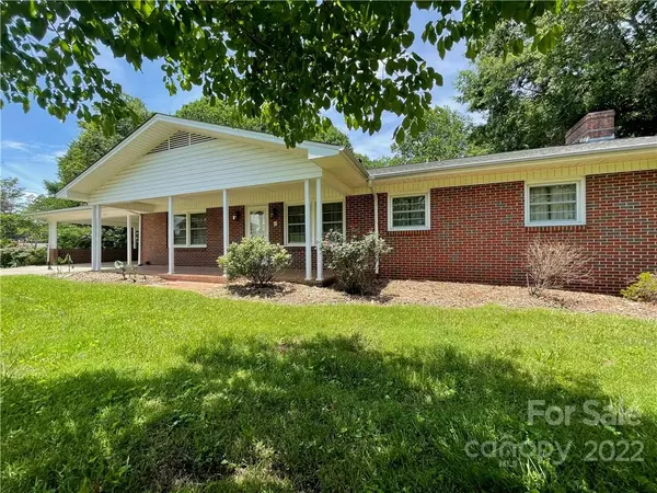341 27th Street DR NE,  Hickory,  NC 28601