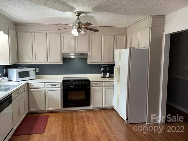 Lincolnton, NC 28092,1459 Hickory Nut LN