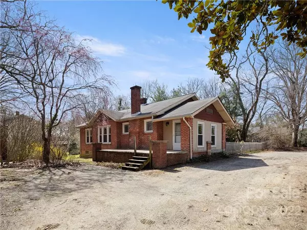 30 Fawnhurst LN, Fletcher, NC 28732