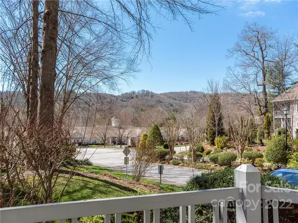 Hendersonville, NC 28791,120 Laurel Park PL