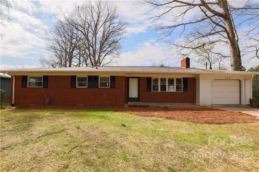 123 Rockwood LN, Statesville, NC 28677