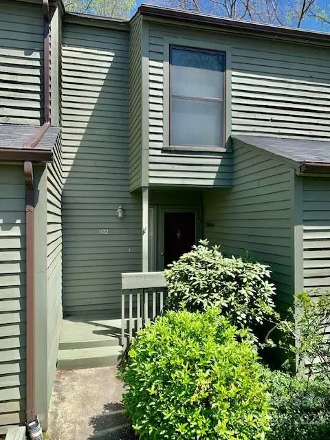 4340 N Center ST #102, Hickory, NC 28601