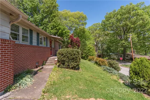 Waynesville, NC 28786,260 Highland RD