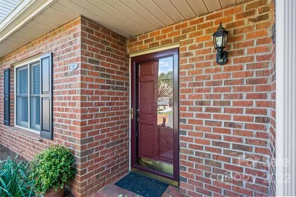 Hickory, NC 28601,713 21st AVE NE