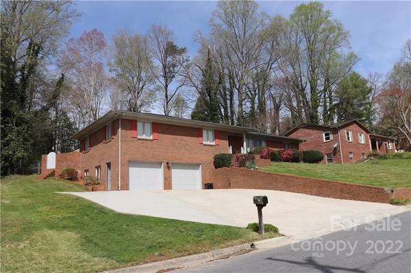 Lenoir, NC 28645,909 Hemlock DR NE