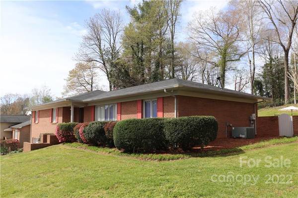 Lenoir, NC 28645,909 Hemlock DR NE