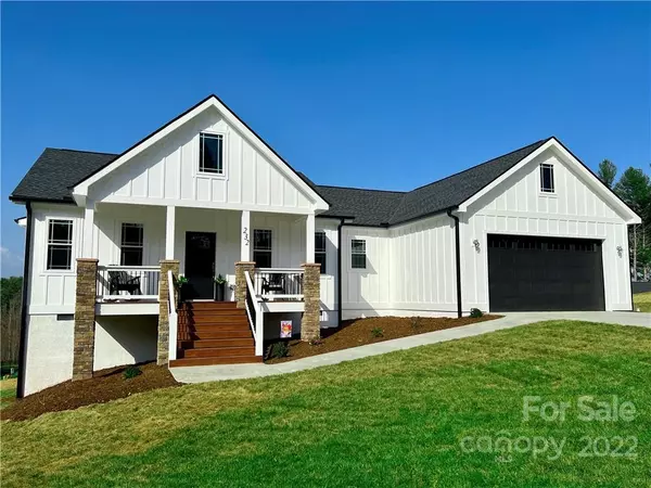 232 Hayes Ridge LN, Mills River, NC 28759