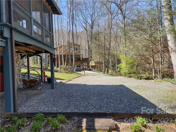 Maggie Valley, NC 28751,233 Nottingham RD