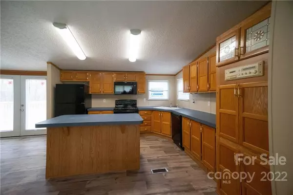 Hamptonville, NC 27020,1017 Sourwood DR