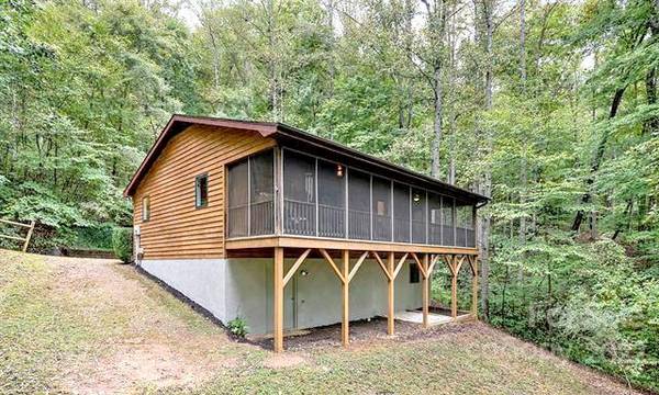 140 Treetops DR,  Candler,  NC 28715