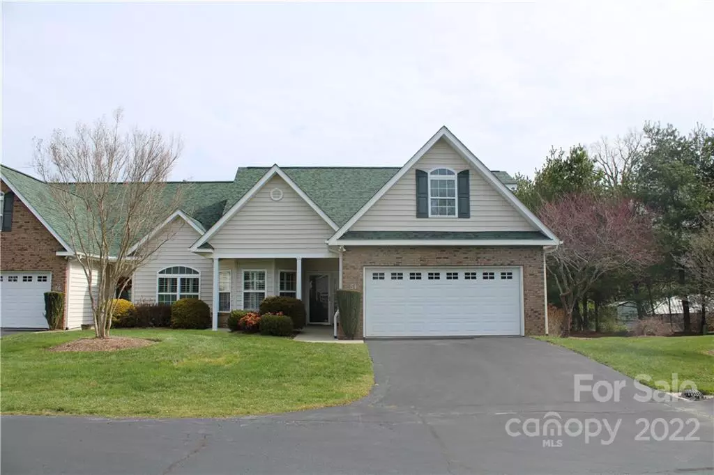 Hendersonville, NC 28792,54 Victoria Park DR