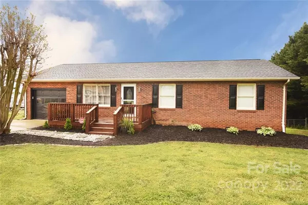 94 Dogwood Acres LN, Taylorsville, NC 28681