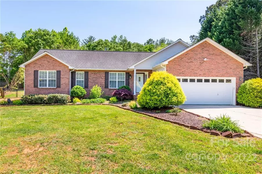 8110 Sisters LN, Denver, NC 28037