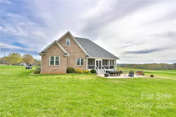 Hamptonville, NC 27020,3032 Mervin RD