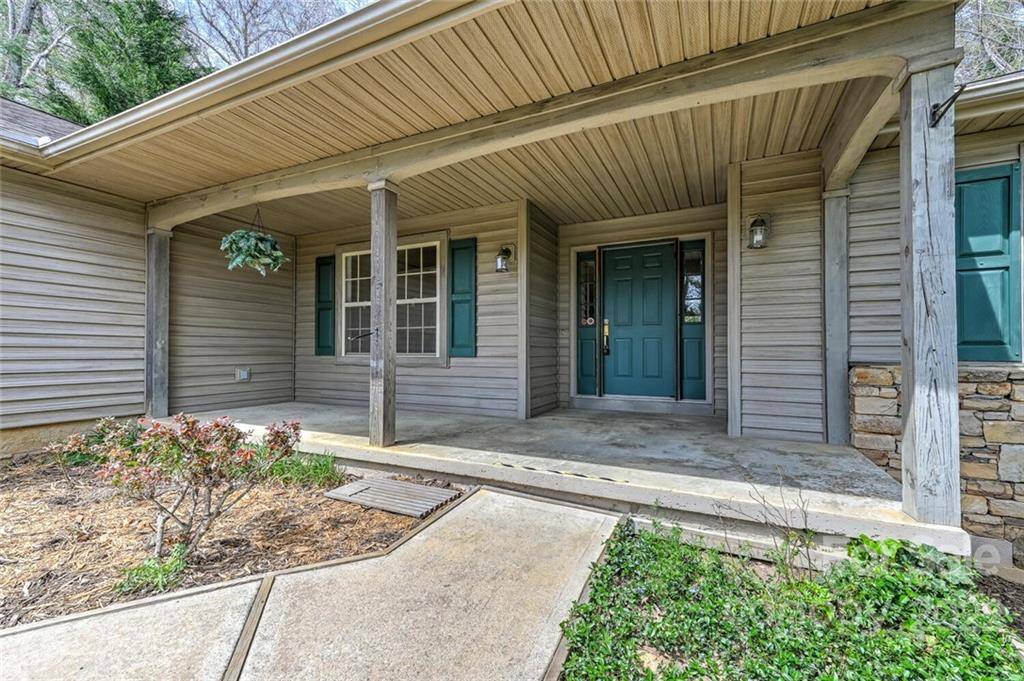 Hendersonville, NC 28739,33 Tall Pines RD