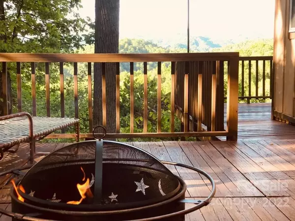 Elk Park, NC 28622,210 Hemlock DR