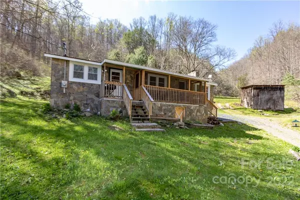 275 Lucy LN, Green Mountain, NC 28740