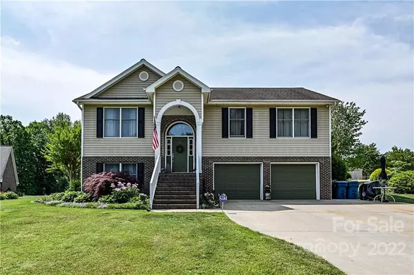 110 Garnet CT, Maiden, NC 28650
