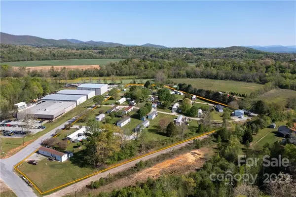Hendersonville, NC 28739,104 Eastwind DR