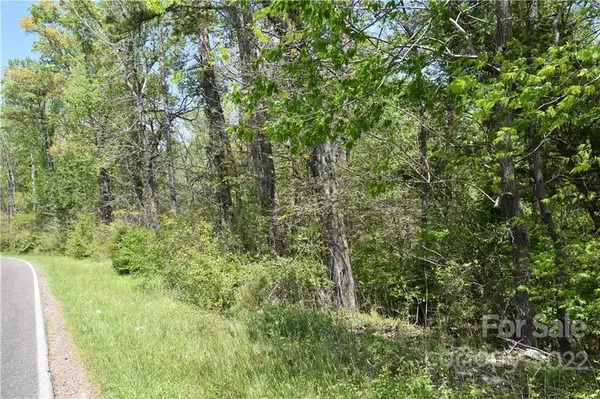 Hickory, NC 28601,662 Cape Hickory RD #19