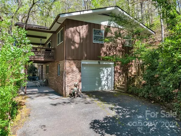 Waynesville, NC 28786,475 Pinewood DR