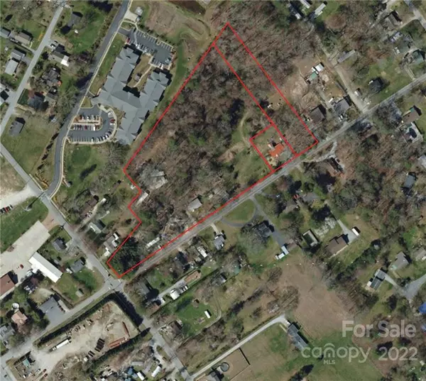 Hendersonville, NC 28739,924 Brooklyn AVE