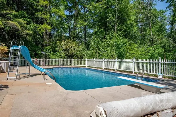 Lenoir, NC 28645,907 Cherokee PL SW