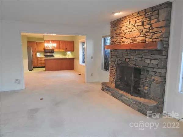 Laurel Park, NC 28739,901 Fleetwood PLZ