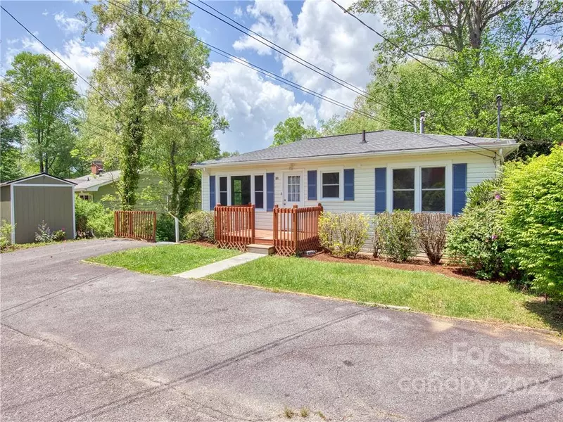 171 White Dogwood LN, Lake Junaluska, NC 28745