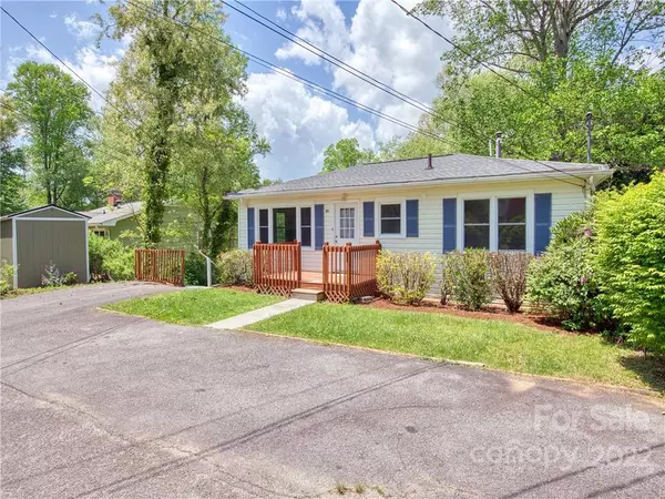 171 White Dogwood LN, Lake Junaluska, NC 28745