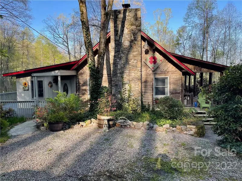 988 Brandywine RD, Waynesville, NC 28786