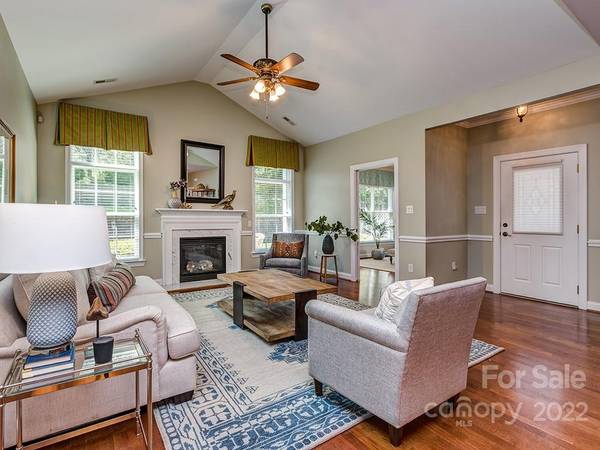 3217 Abbey Walk LN, Matthews, NC 28105