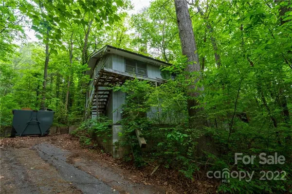 13 Ben Franklin LN, Asheville, NC 28805