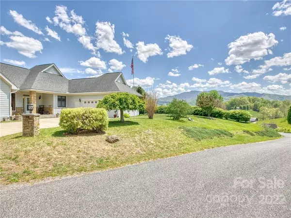 Waynesville, NC 28786,238 Mosa DR