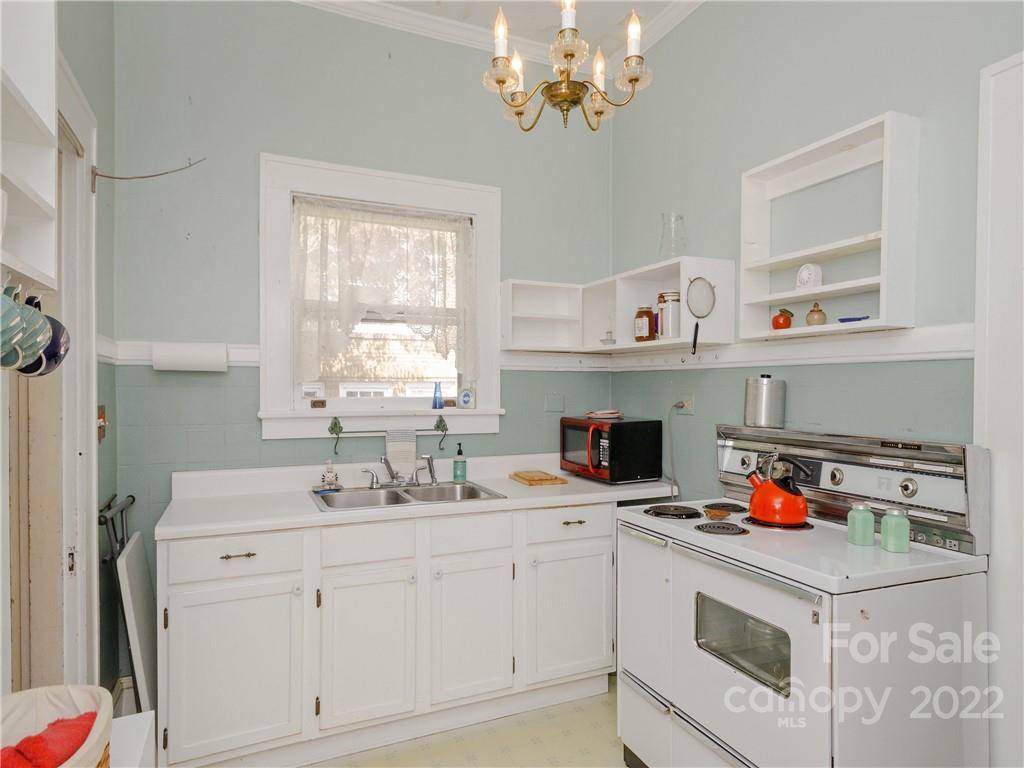 Asheville, NC 28804,17 Colonial PL