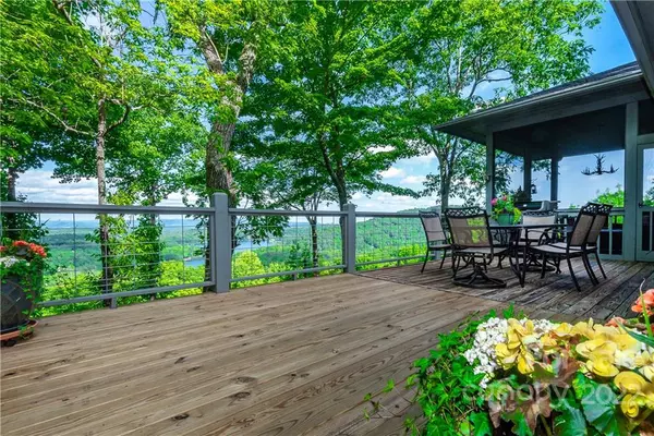 144 Toxaway TRCE, Lake Toxaway, NC 28747