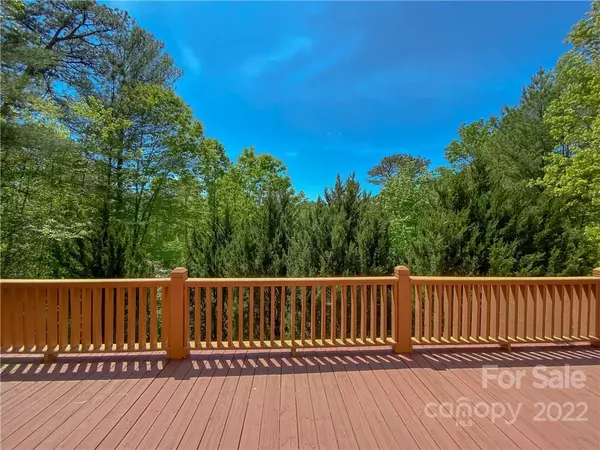 Almond, NC 28702,273 N Rhododendron RD