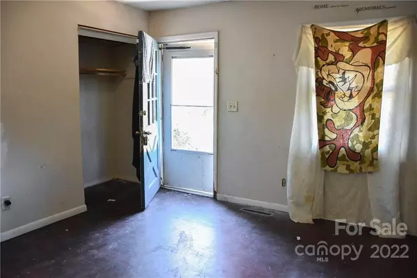 Gastonia, NC 28054,275 Efird ST