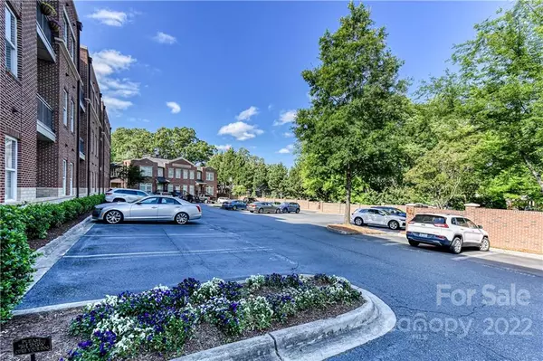 Charlotte, NC 28209,2964 Selwyn AVE