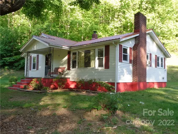 45 Red Red LN, Sylva, NC 28779