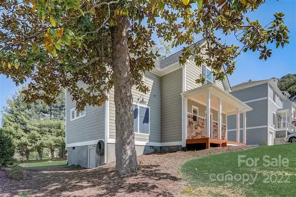 Swannanoa, NC 28778,302 Magnolia Ridge RD