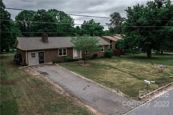 Newton, NC 28658,1517 Meadowbrook DR