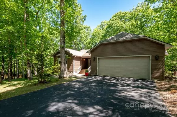 Brevard, NC 28712,31 Udvawadulisi CT