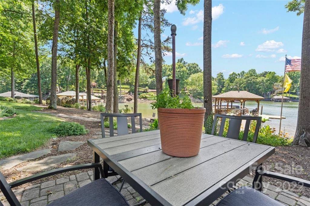 Mooresville, NC 28117,239 Pinnacle Shores DR